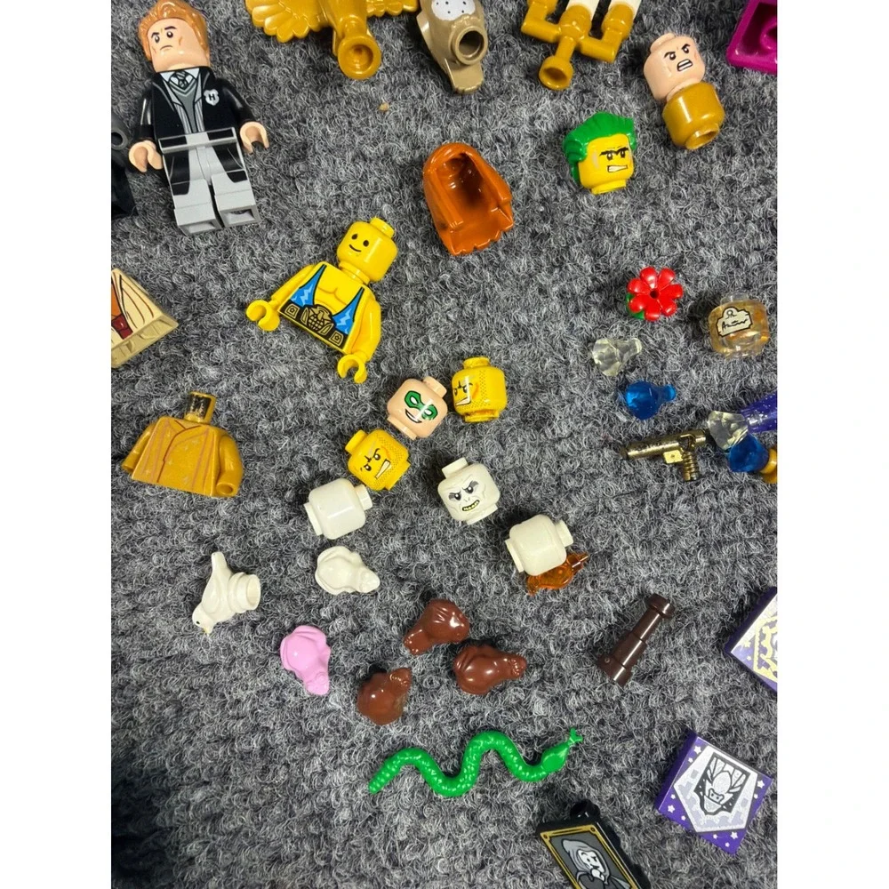 Lego Minifigure and Accessories Lot